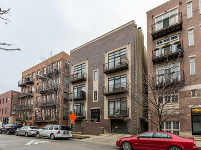 2438 W Bloomingdale Ave #3, Chicago, IL 60647 | Zillow