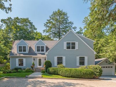 4 Blue Heron Ln, Manchester, MA 01944 | Zillow