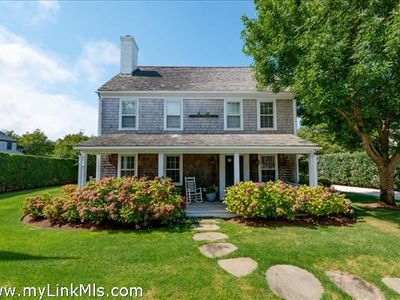 4 Moors End Ln, Nantucket, MA 02554 | MLS #22004552 | Zillow