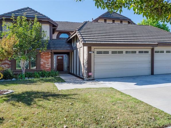 New Listing 2555 Kenwood Court Palmdale Ca 93550 This Gorgeous Two Story Home With 3 Bedrooms 3 Bathrooms And Loft I Oxnard New Property Two Story Homes