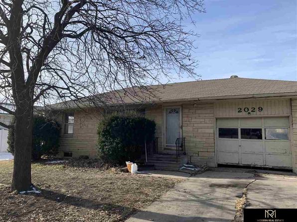 Three Car Garage Lincoln Real Estate 70 Homes For Sale Zillow