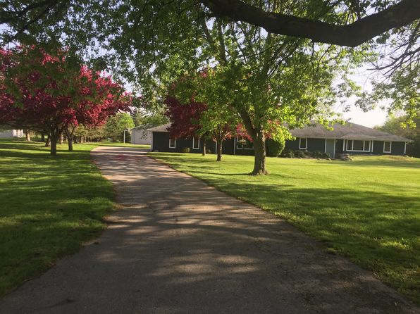 3 Car Garage Saginaw Real Estate 48 Homes For Sale Zillow