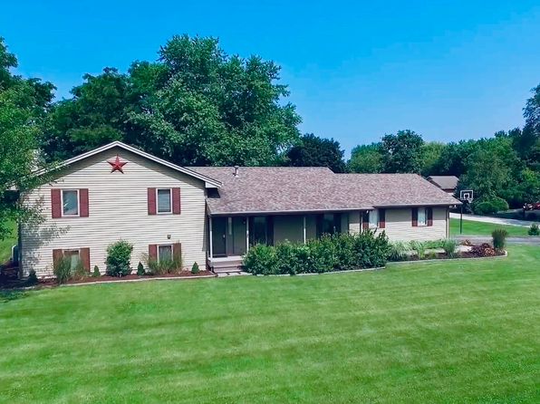 Roscoe IL Single Family Homes For Sale - 110 Homes | Zillow