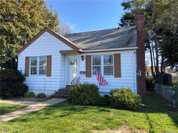 house for sale in hicksville