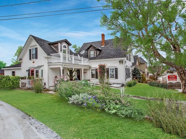 298 Main St Winter Harbor Me 04693 Zillow