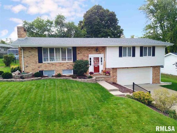 4 Car Garage Peoria Real Estate Peoria Il Homes For Sale Zillow