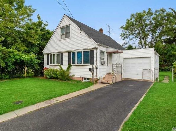 16 Burns Ave Hicksville Ny 11801 Zillow