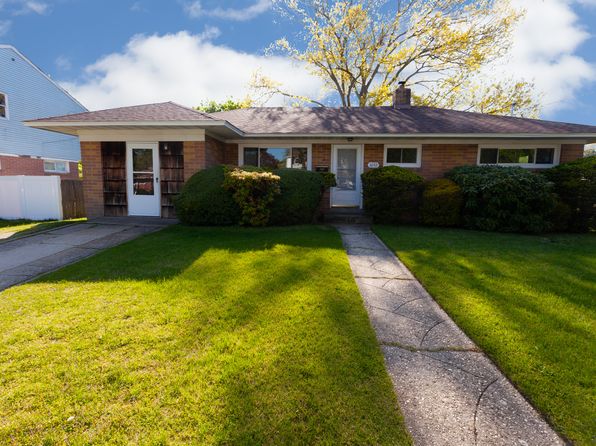1092 Thompson Dr Bay Shore Ny 11706 Zillow