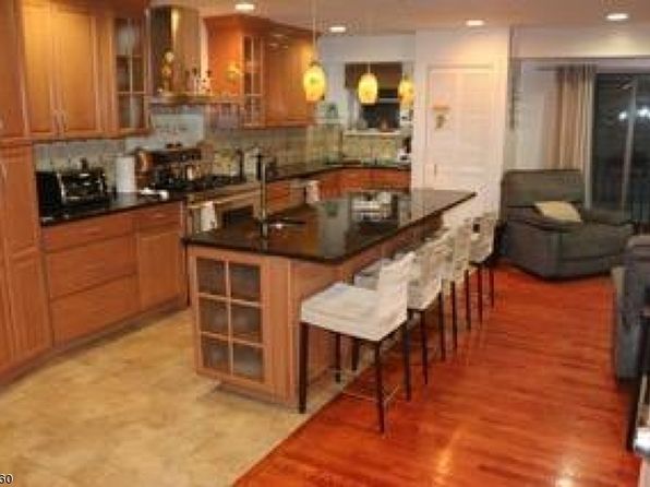 Oak Cabinets Newark Real Estate 2 Homes For Sale Zillow