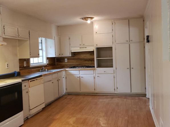 Lakeside Apartment Townhomes For Rent In Atlanta Ga Forrent Com
