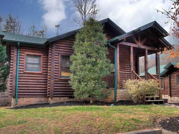 Log Cabin Gatlinburg Real Estate 14 Homes For Sale Zillow