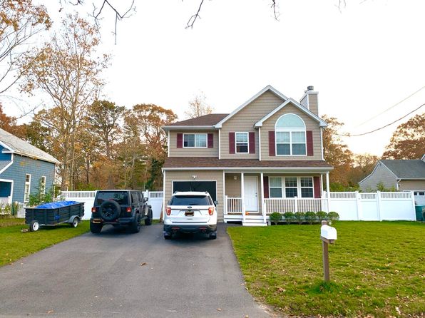28 Staller Blvd Hampton Bays Ny 11946 Zillow