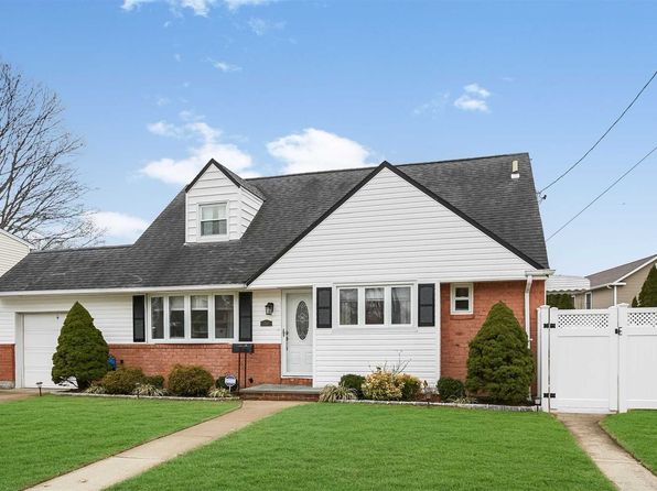 house for sale in east meadow