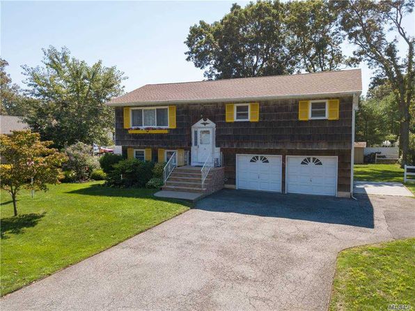 154 Geneva St Bay Shore Ny 11706 Zillow