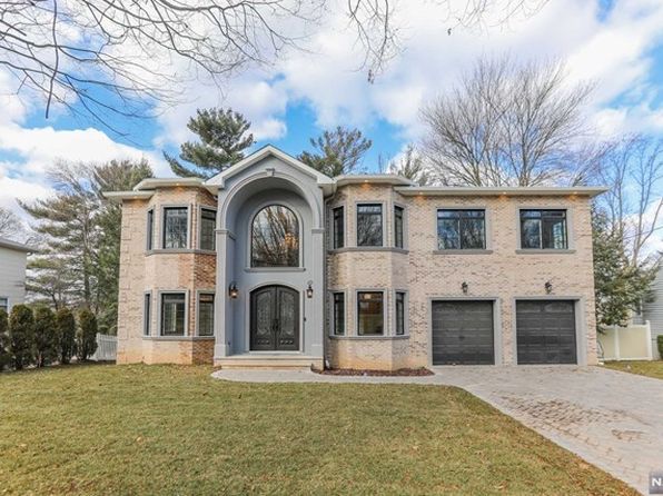 Floor Master Suite Paramus Real Estate 17 Homes For Sale Zillow