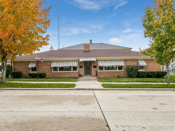 5 Car Garage Racine Real Estate Racine Wi Homes For Sale Zillow