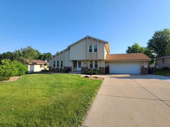 new-berlin-wi-single-family-homes-for-sale-101-homes-zillow