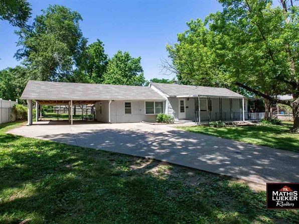 934 W Ash St Junction City Ks 66441 Zillow