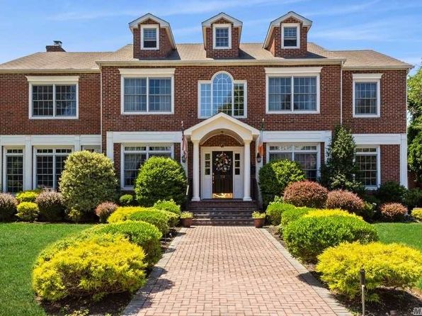 Garden City NY Single Family Homes For Sale - 105 Homes | Zillow