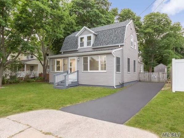 23 Swezey St Patchogue Ny 11772 Zillow