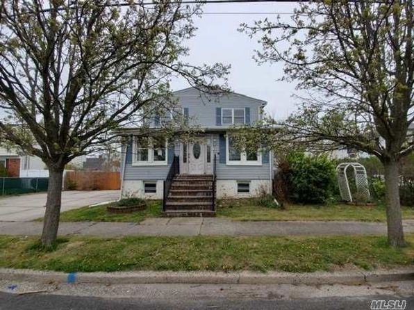 11 Dante Ave Hicksville Ny 11801 Zillow