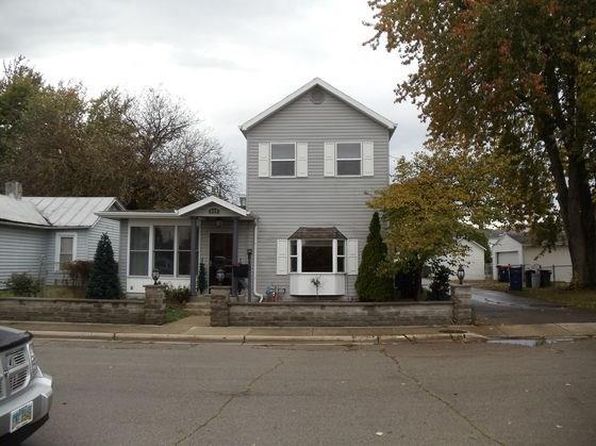 Two Car Garage Piqua Real Estate 13 Homes For Sale Zillow