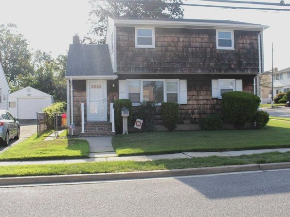 79 Gardner Ave Hicksville Ny 11801 Zillow