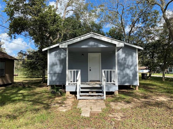 homes for sale in brazoria county with land