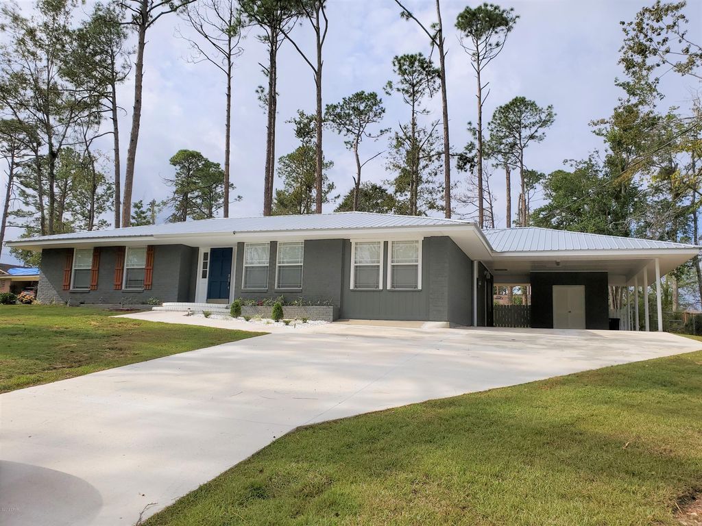 3009 Amelia Dr
