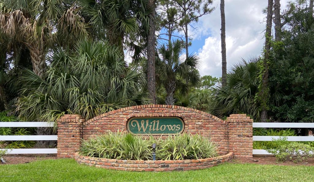 5443 The Willows Dr