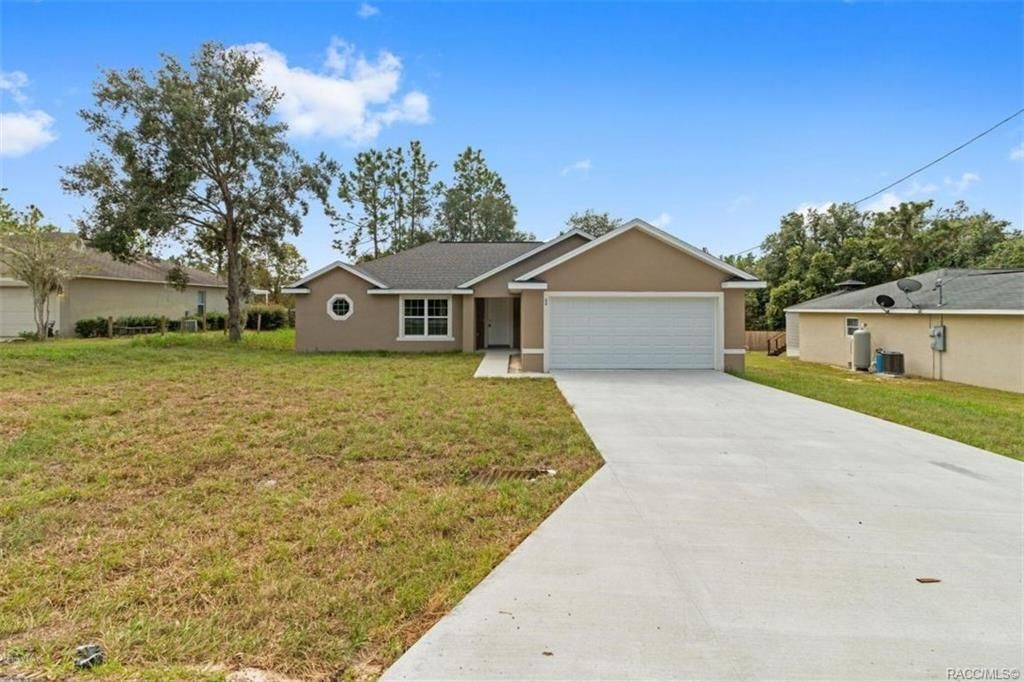 586 W Hummingbird Dr
