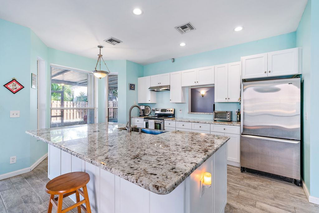 Woodlake Cir