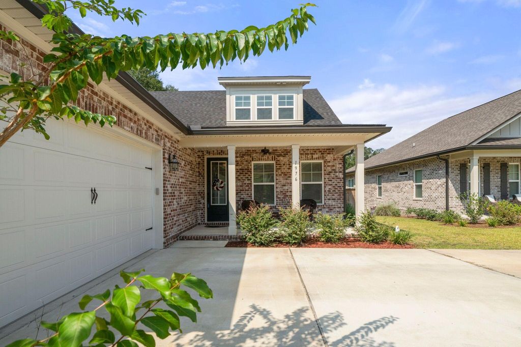 1976 Hattie Mae Ln