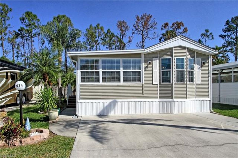 1034 Crystal Lake Dr