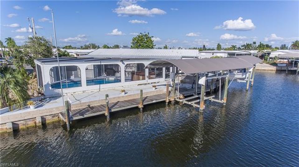 2910 Bowsprit Ln