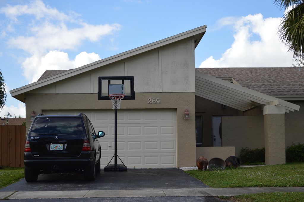 269 NW 40th Ter