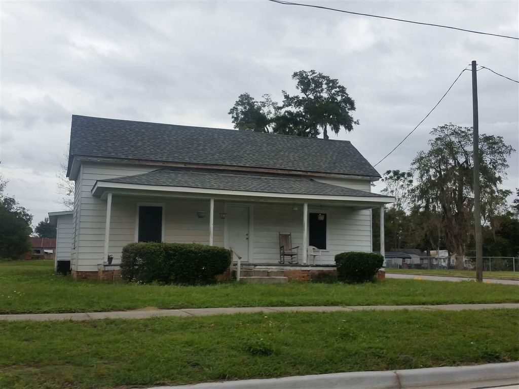 569 SW Range Ave