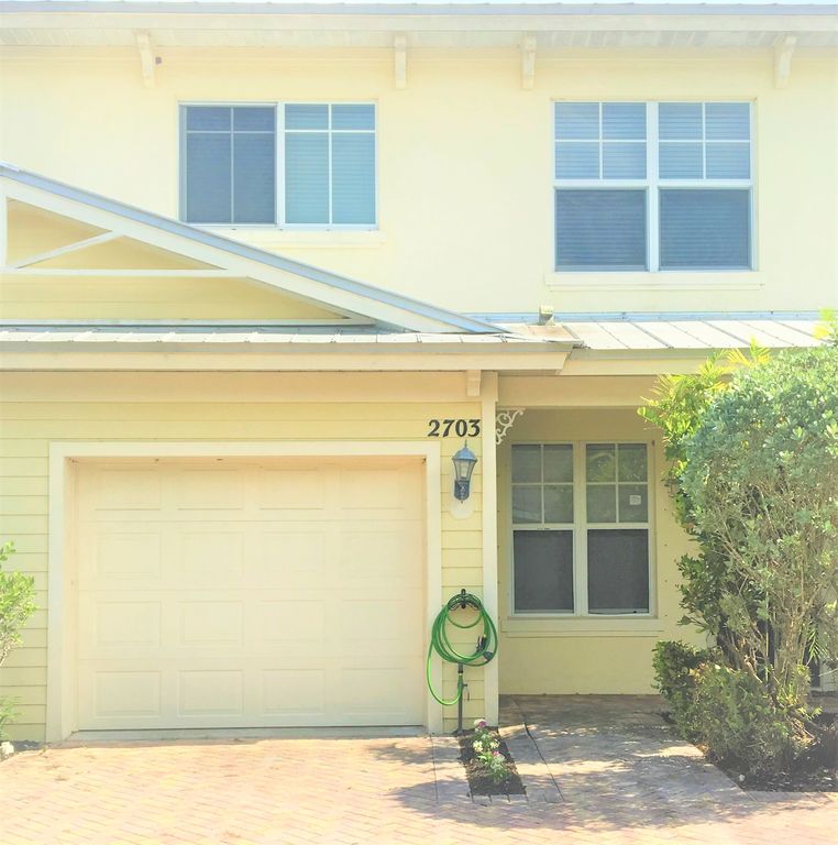 2703 Creekside Dr