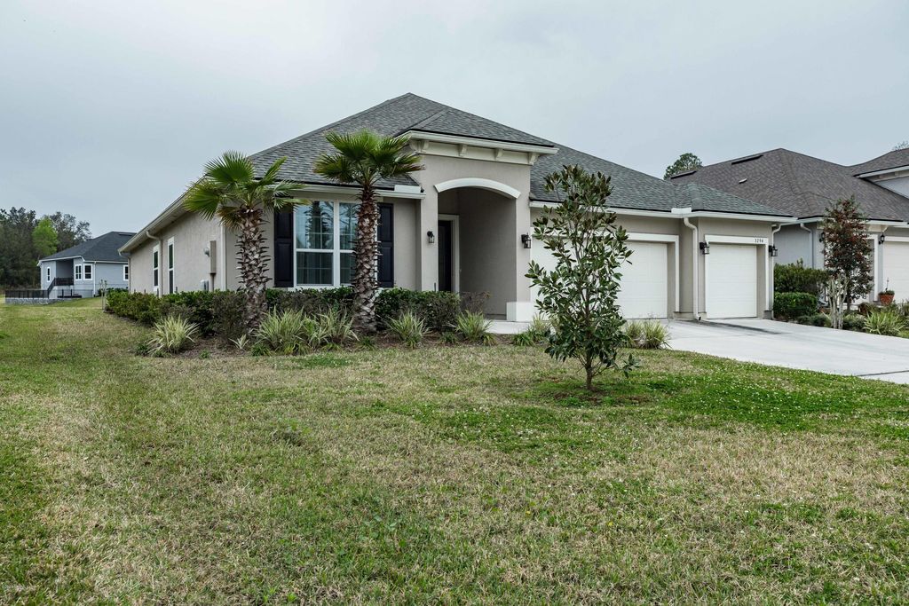 3294 Shinnecock Ln