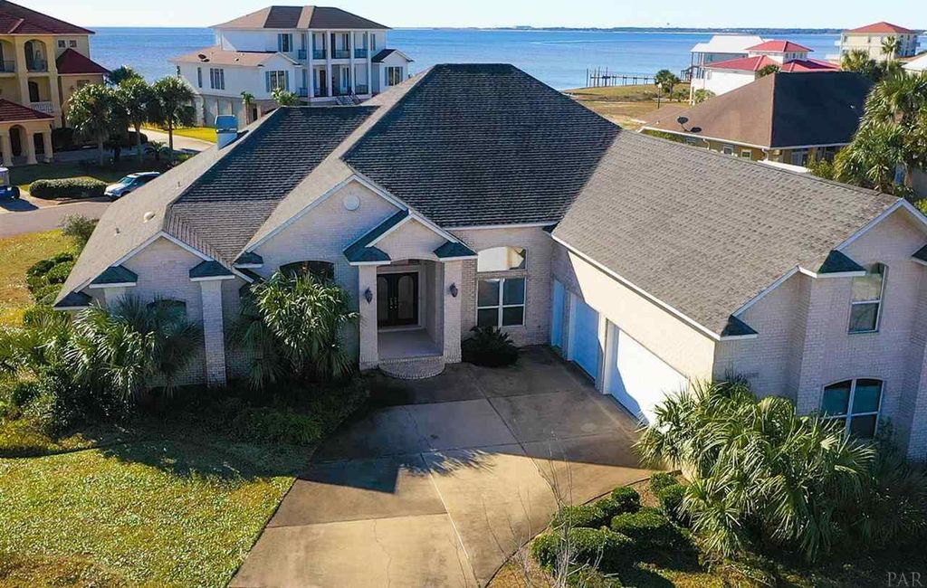 568 Windrose Cir