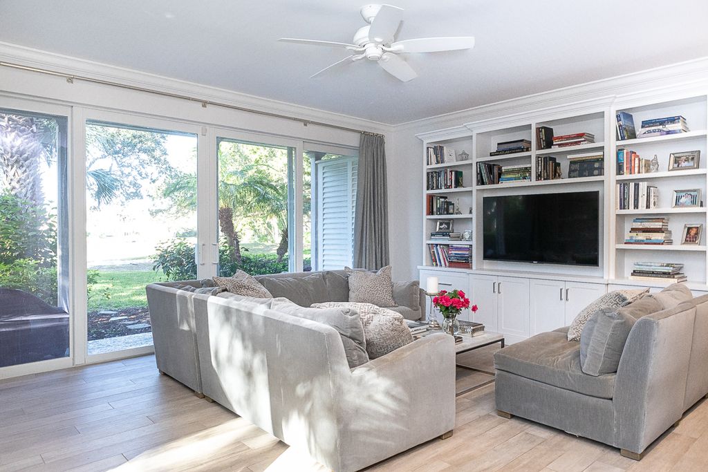 777 Sea Oak Dr APT 701