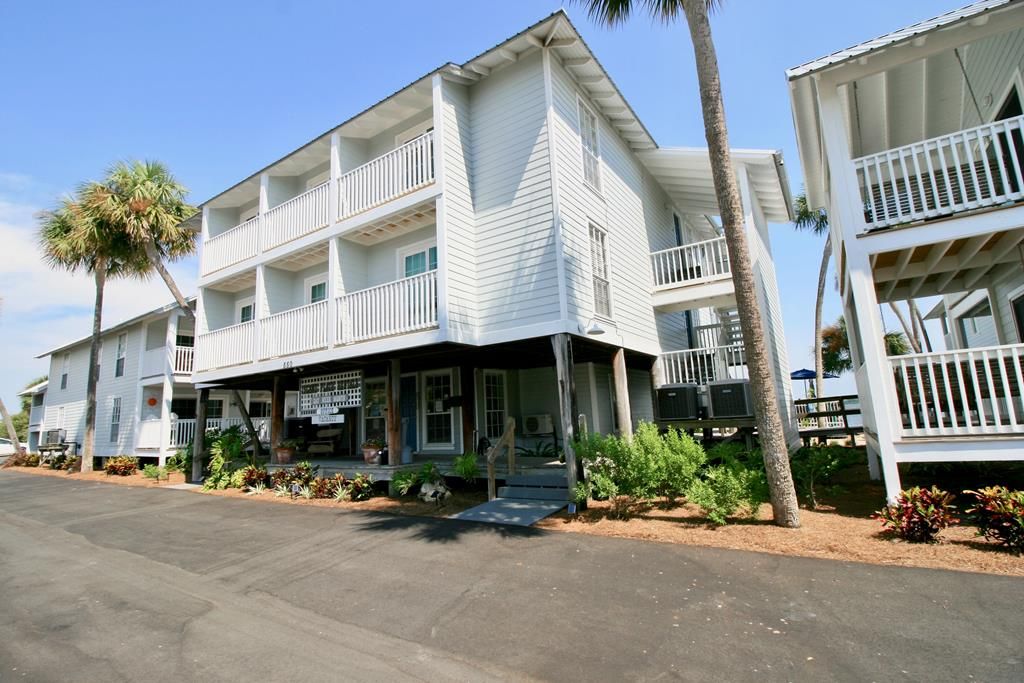 550 1st St #207