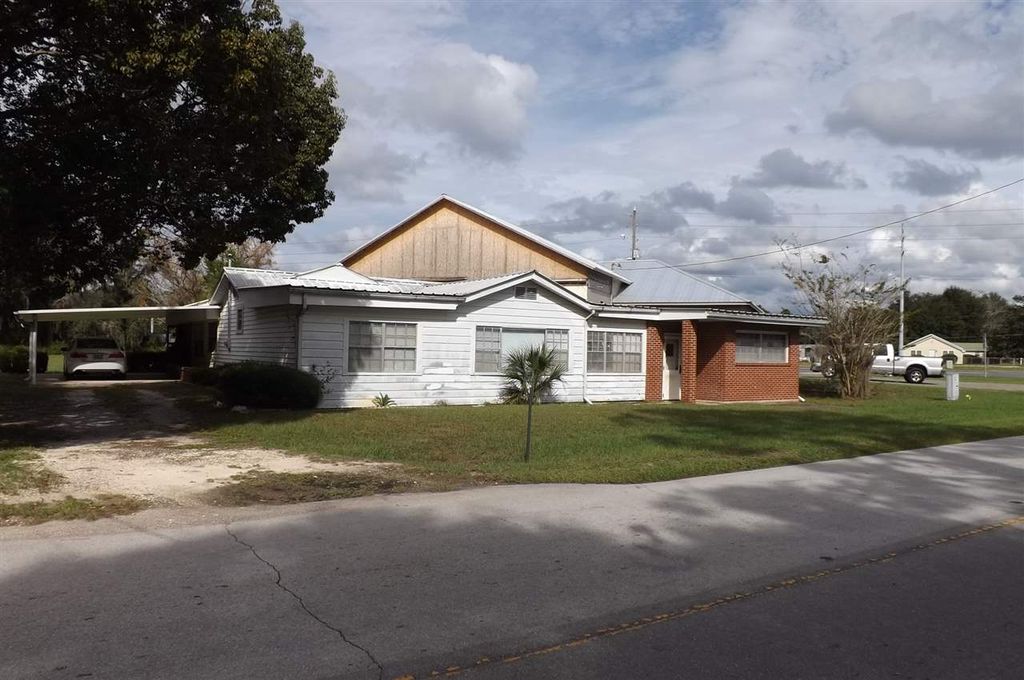 1400 W Julia St
