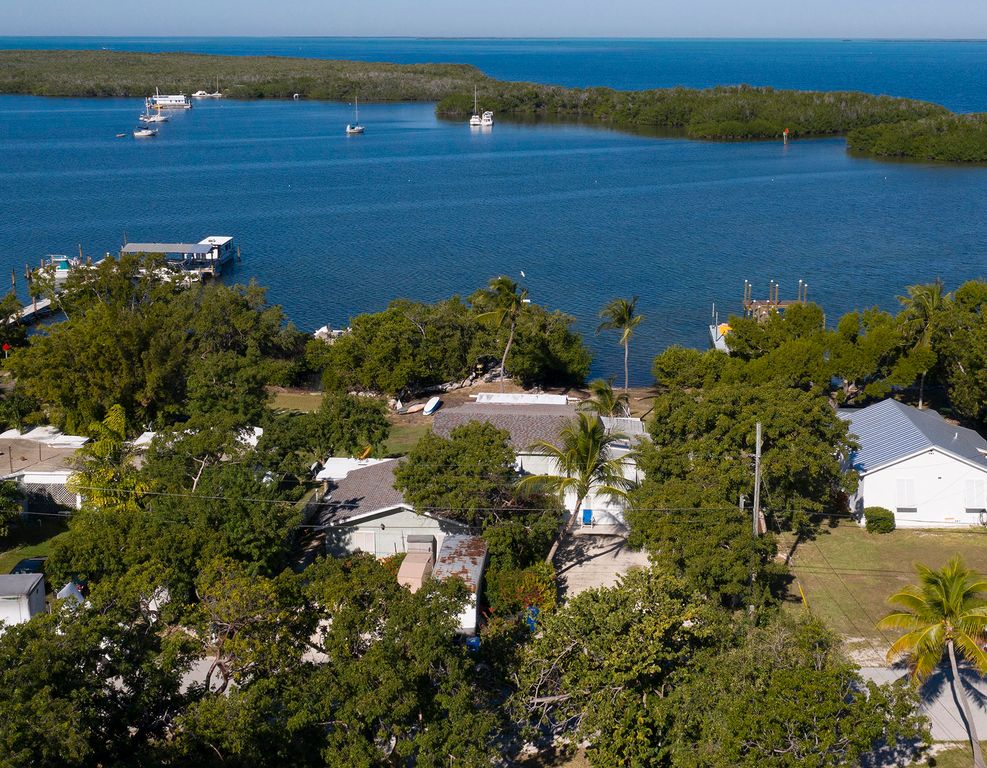 186 Harborview Dr