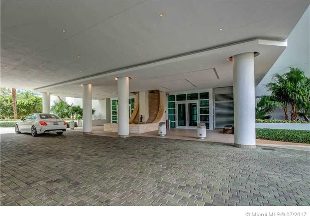 900 Brickell Key Blvd APT 2104