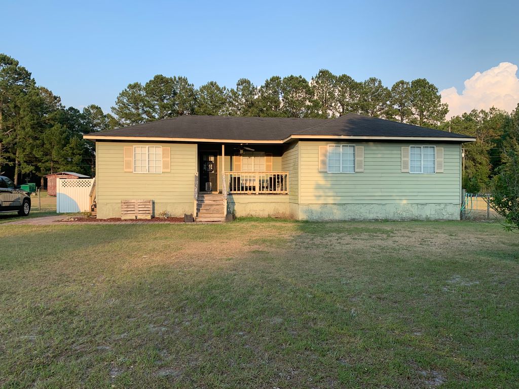 405 SE Apache Ave