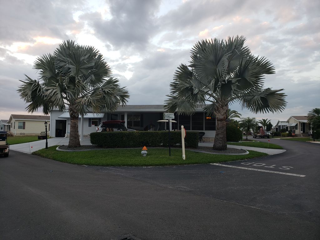 1220 Las Brisas Ln