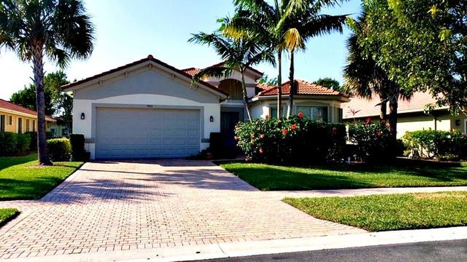 9303 Isles Cay Dr