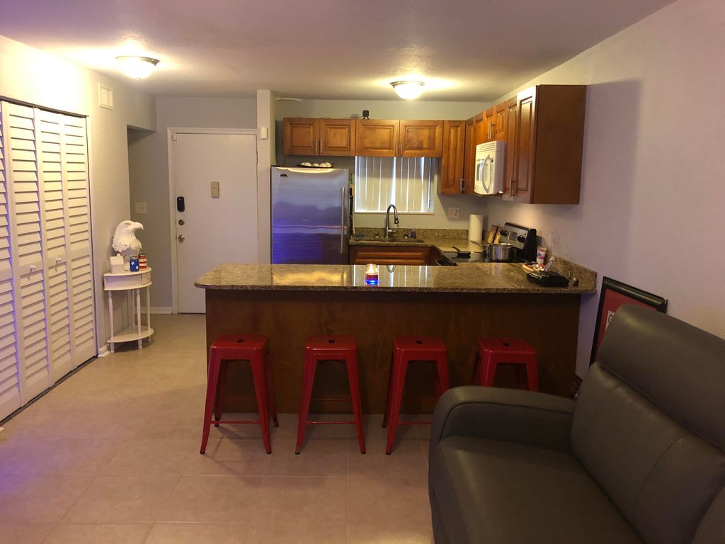 6094 Forest Hill Blvd APT 106