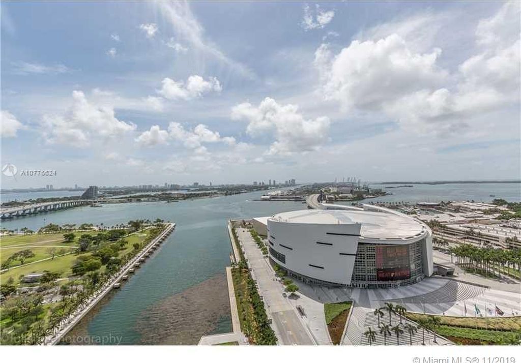 888 Biscayne Blvd APT 2106